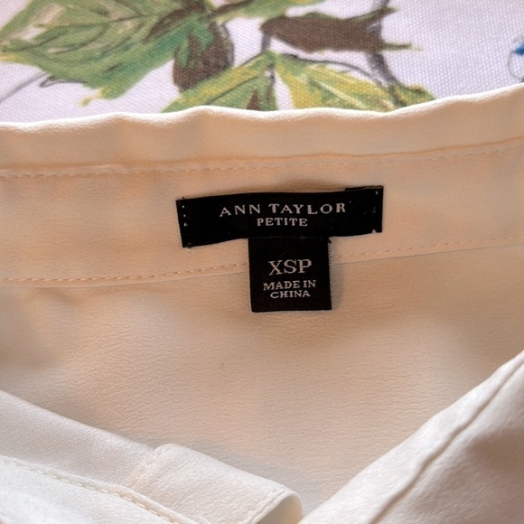 ANN TAYLOR PETITE XSP • IVORY SLEEVELESS BLOUSE • FAUX PEARLS and CRYSTALS - Picture 7 of 9